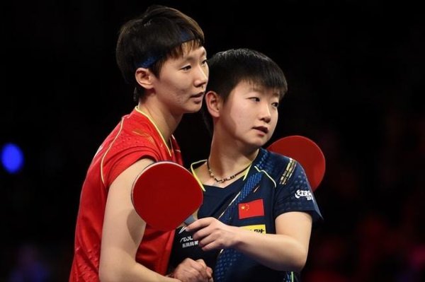 国乒女双收获两个世乒席位 孙颖莎王曼昱横扫赢球