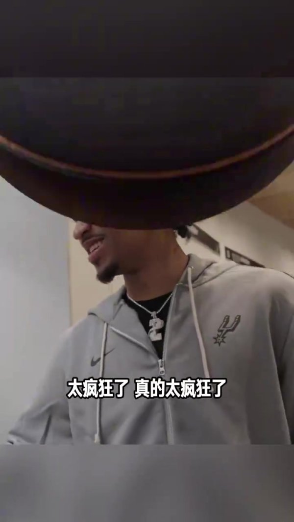 哈珀和卡布参观马刺练习  中心 果然在食堂“逮到”吉诺比利🤣