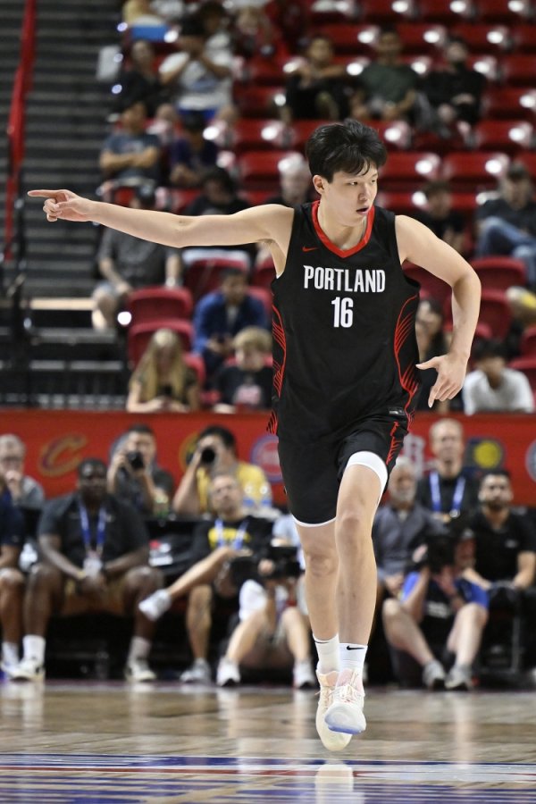 朱彦硕：杨瀚森常规赛不会马上打上杆位 上场时间会有15分钟以上