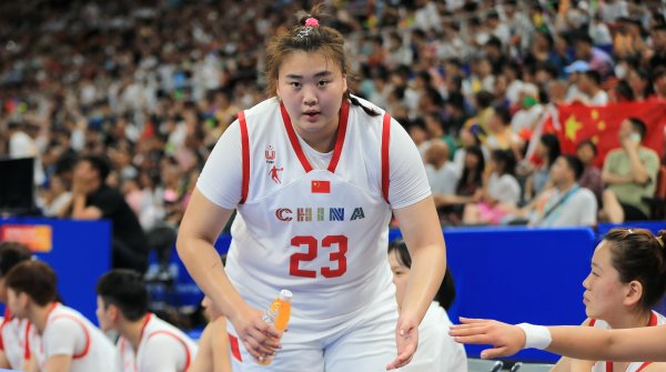 🏀田媛媛末节狂砍14分救主 中国大运女篮反转  日本晋级下一轮  四强