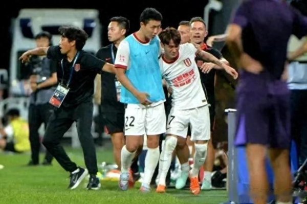 韦世豪为什么会哭 成都球迷当初的诸多不文明行为的回旋镖