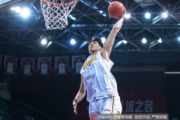 媒体人：山西年轻球员吕加晖 在于米提交易中被送至广州