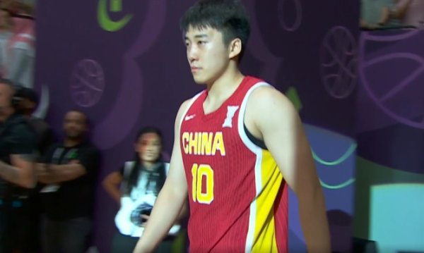 王俊杰落泪了！王俊杰和胡金秋入选本届亚洲杯最佳阵形