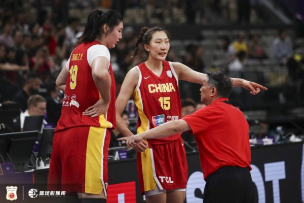 宫鲁鸣谈女篮三大五号位：未来离不开这三人 双塔是选择但不是唯一
