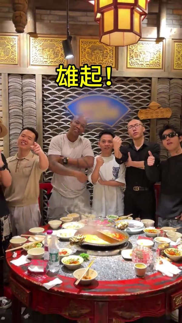 马布里游成都：中国很神奇 无论你去哪都能享受到最好的特色美食