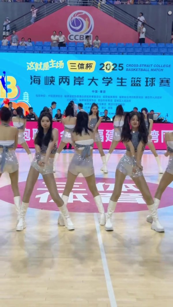 福建男篮主场作战  拉拉队  晒舞蹈视频：真是方向失了南北 美得有点东西