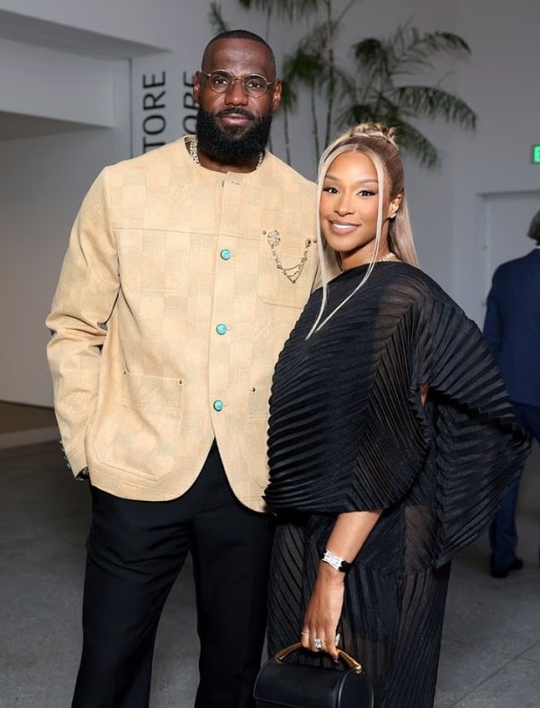 夸梅：所有女人都爱蹦迪包括詹嫂 她私下里也像马冬梅那样扭屁股