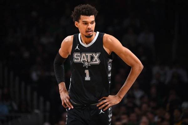 尚帕尼：文班的练习  让人难以置信很有激励作用 他会变得更恐怖