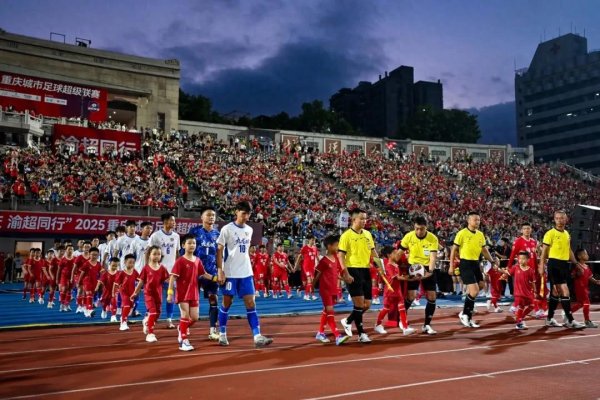 大变局中的职业职业联赛  : 职业古代足球    , 最稳定的“城市地标”