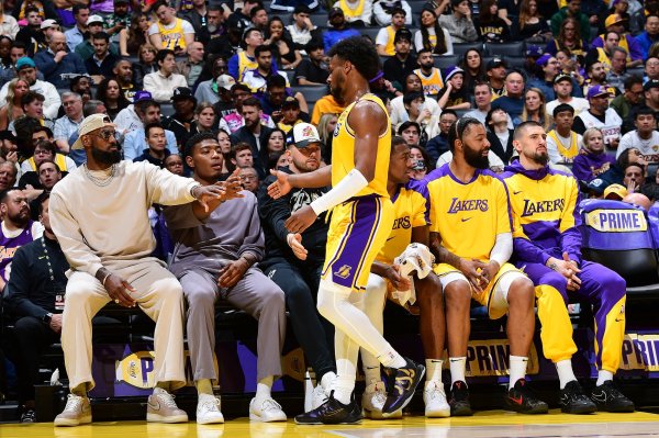 夸梅：詹姆斯干嘛非要布朗尼进NBA？后者该买30张保罗的DVD学学