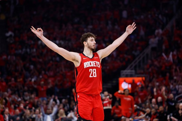 媒体人：不可能让申京从头打到尾 要在他下场后强化防卫  打转换