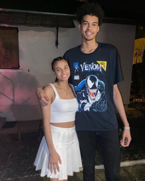 家族基因强大!文班亲姐姐夏娃在欧洲二级职业联赛 轰下27分6板3助3断 家族基因强大!文班亲姐姐夏娃在欧洲二级职业联赛 轰下27分6板3助3断