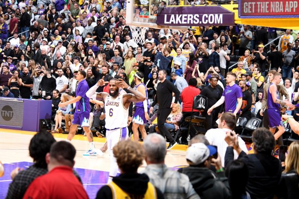 铁林:不知King James是不是他自己起的名字 反正他确实这样自称 铁林:不知King James是不是他自己起的名字 反正他确实这样自称