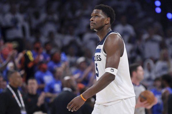 华子更多承担持球防卫 任务!芬奇:能一定程度上减少麦丹违例 麻烦 华子更多承担持球防卫 任务!芬奇:能一定程度上减少麦丹违例 麻烦