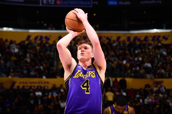 拉胯!克内克特季前赛至今场均9.4分 三分合计31中7&命中率22.6% 拉胯!克内克特季前赛至今场均9.4分 三分合计31中7&命中率22.6%