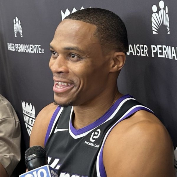 威少：球迷是我热爱这项运动活动    并继续打球的原因之一 我很感激！