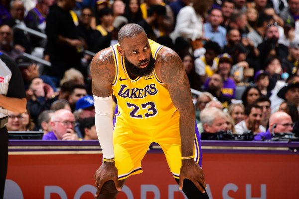 Shams:詹姆斯最近几天已加强运动活动 场 练习 最早11月中旬才能回归 Shams:詹姆斯最近几天已加强运动活动 场 练习 最早11月中旬才能回归