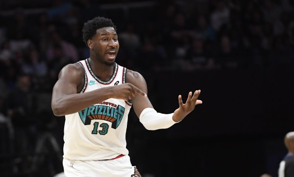 发挥不佳！小贾伦-杰克逊上半场6中3拿到9分 出现4次违例  4次错误