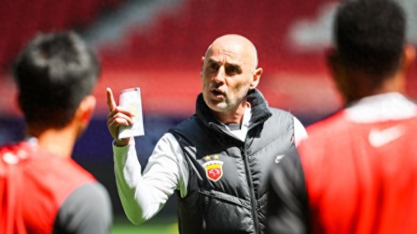 观点: 致胜球  难掩指导教练员替换队员  错误  , 穆帅差点第四次犯错, 想冲冠需牢记球队利益至上